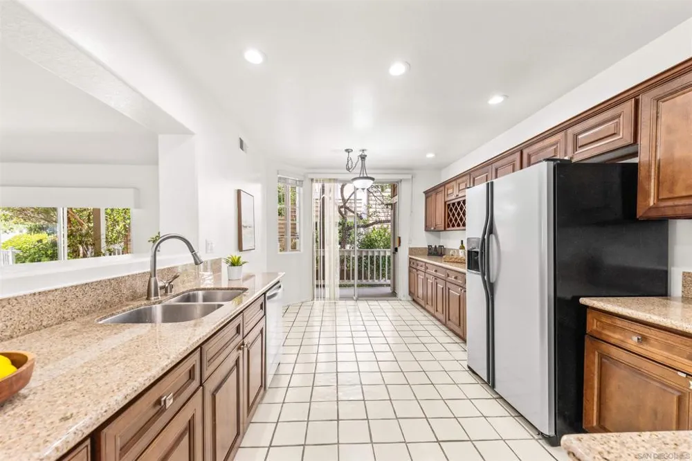 8585 Via Mallorca #41 La Jolla, CA 92037