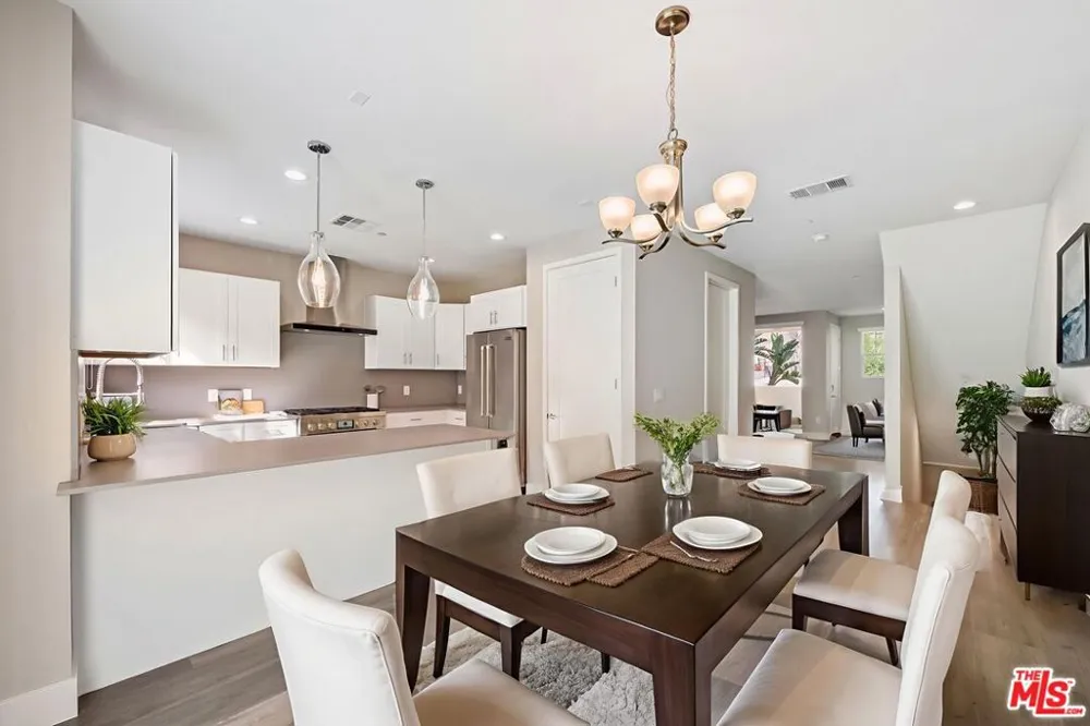 4378 Paxton Place Calabasas, CA 91302