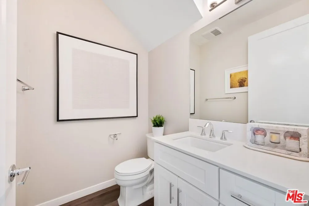 4378 Paxton Place Calabasas, CA 91302