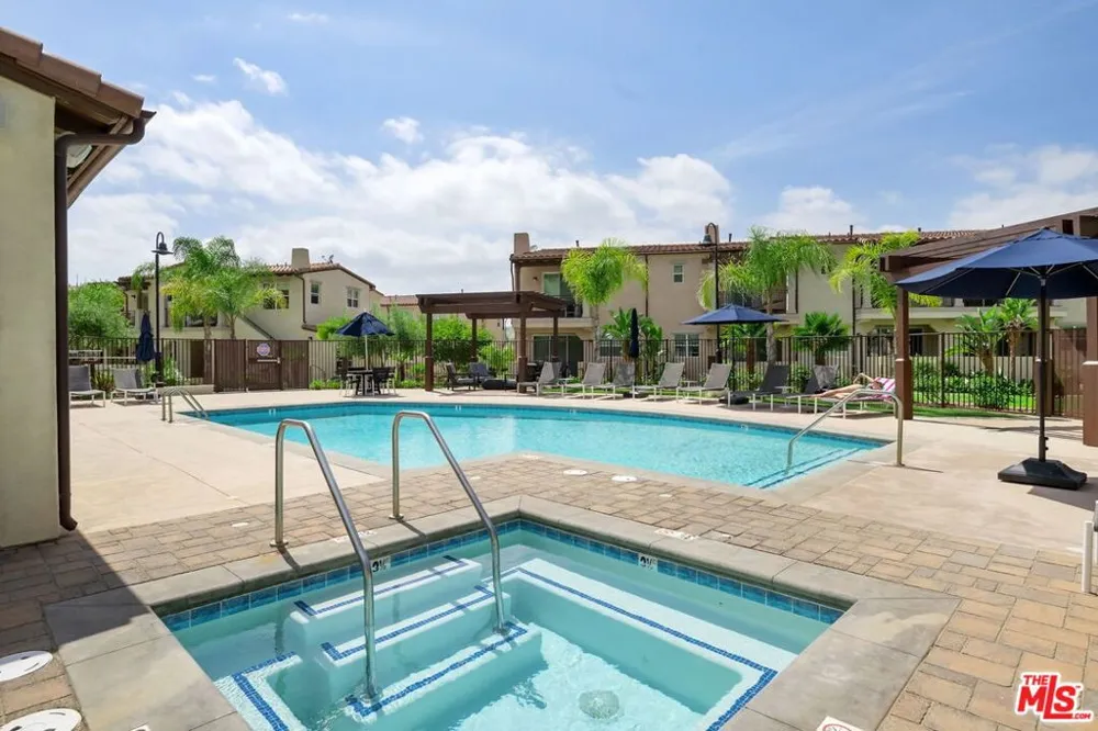 4378 Paxton Place Calabasas, CA 91302