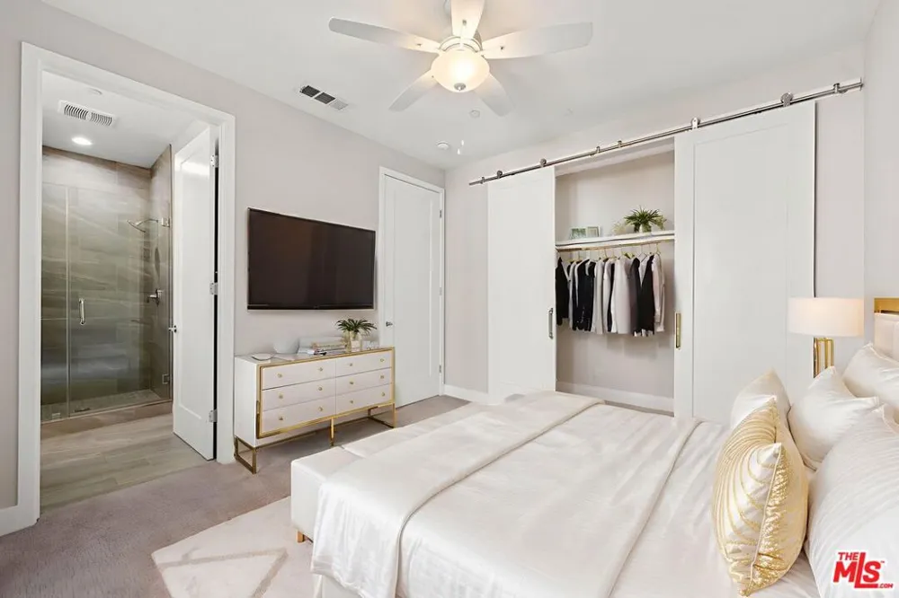 4378 Paxton Place Calabasas, CA 91302