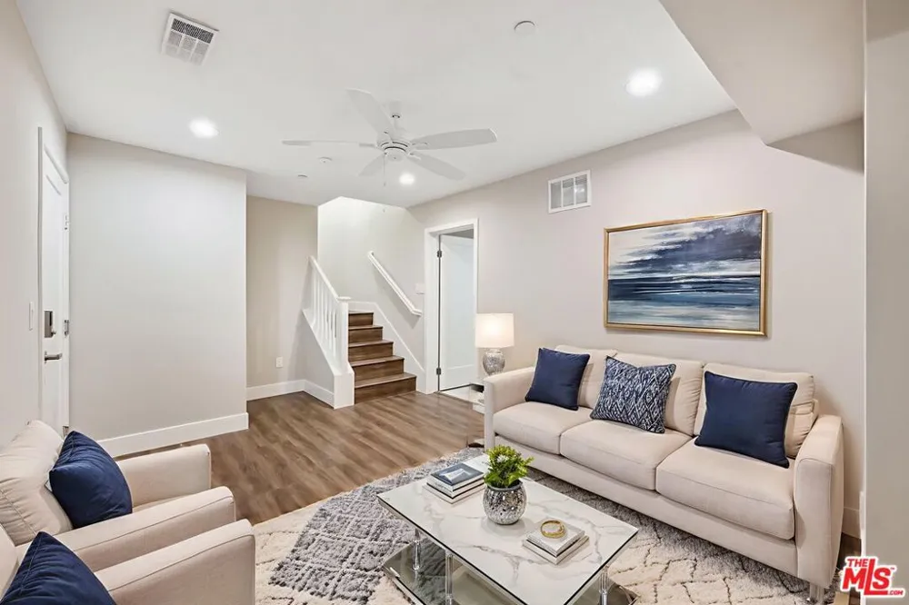 4378 Paxton Place Calabasas, CA 91302