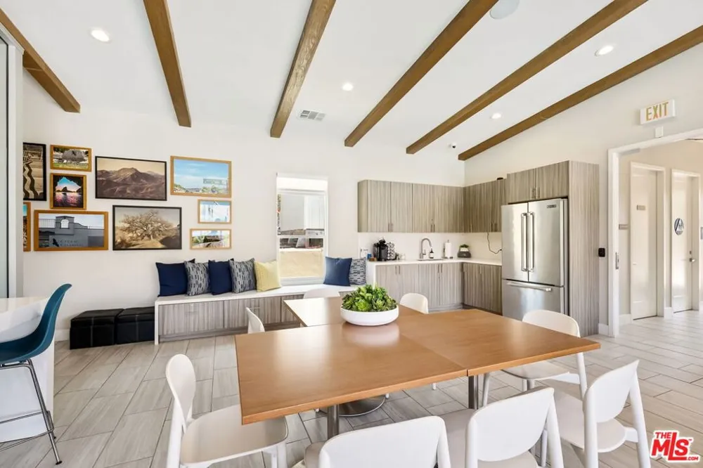 4378 Paxton Place Calabasas, CA 91302