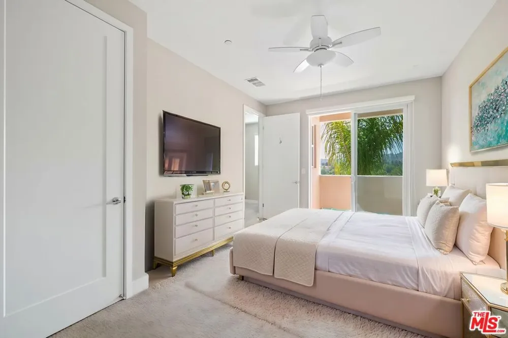 4378 Paxton Place Calabasas, CA 91302