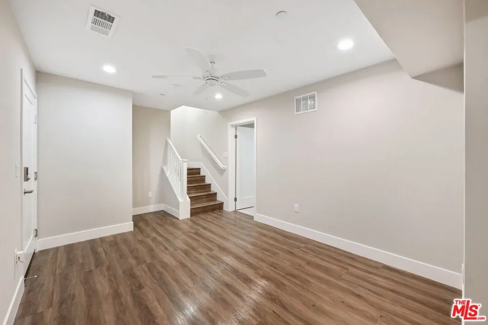 4378 Paxton Place Calabasas, CA 91302
