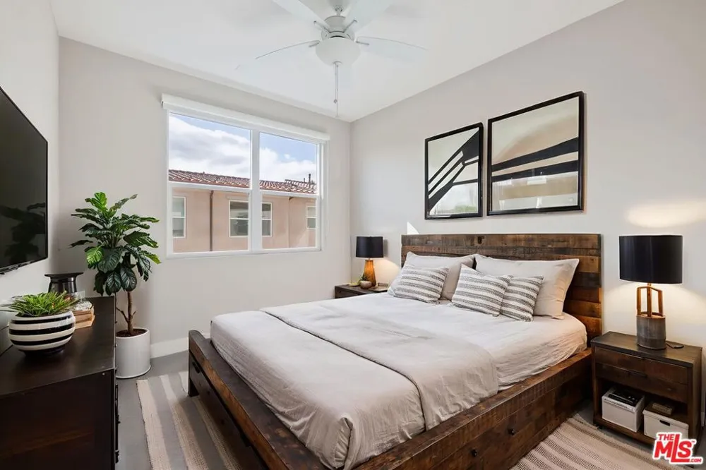 4378 Paxton Place Calabasas, CA 91302