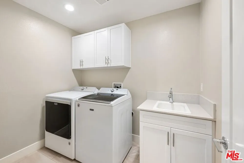 4378 Paxton Place Calabasas, CA 91302