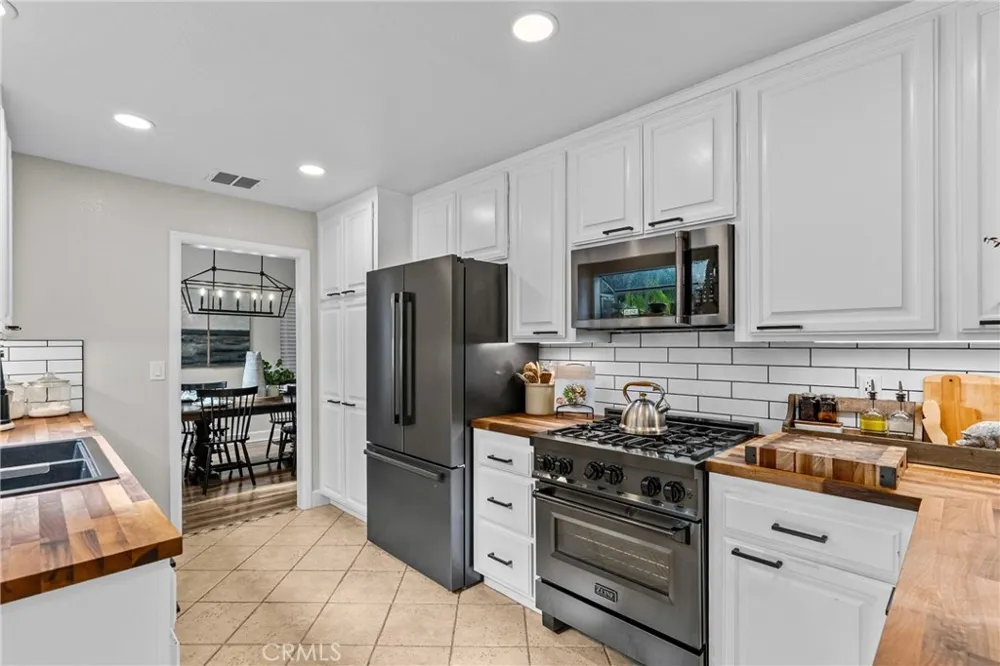 24510 Apple St. Newhall, CA 91321