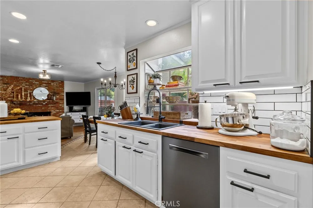 24510 Apple St. Newhall, CA 91321
