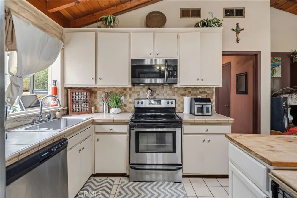 42766 Ranch Club Road Lake Hughes, CA 93532