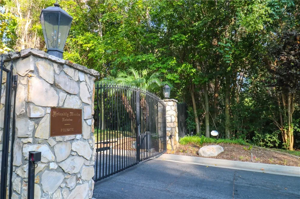 9455 Friendly Woods Whittier, CA 90605