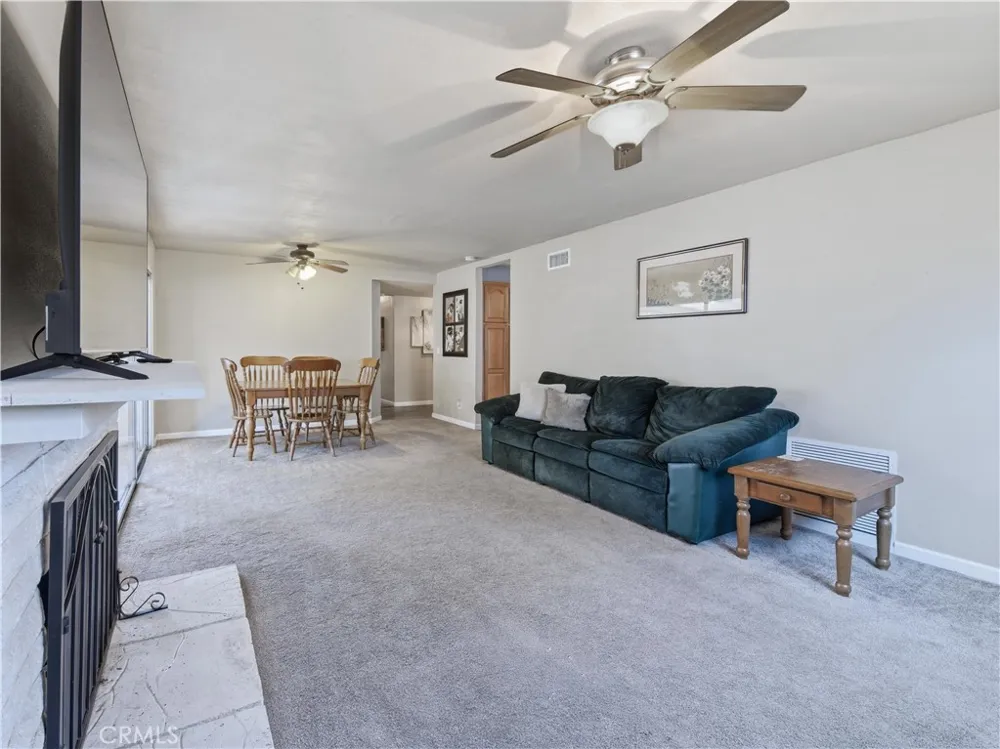 21052 Kingscrest Saugus, CA 91350