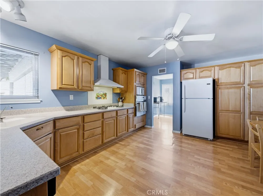 21052 Kingscrest Saugus, CA 91350