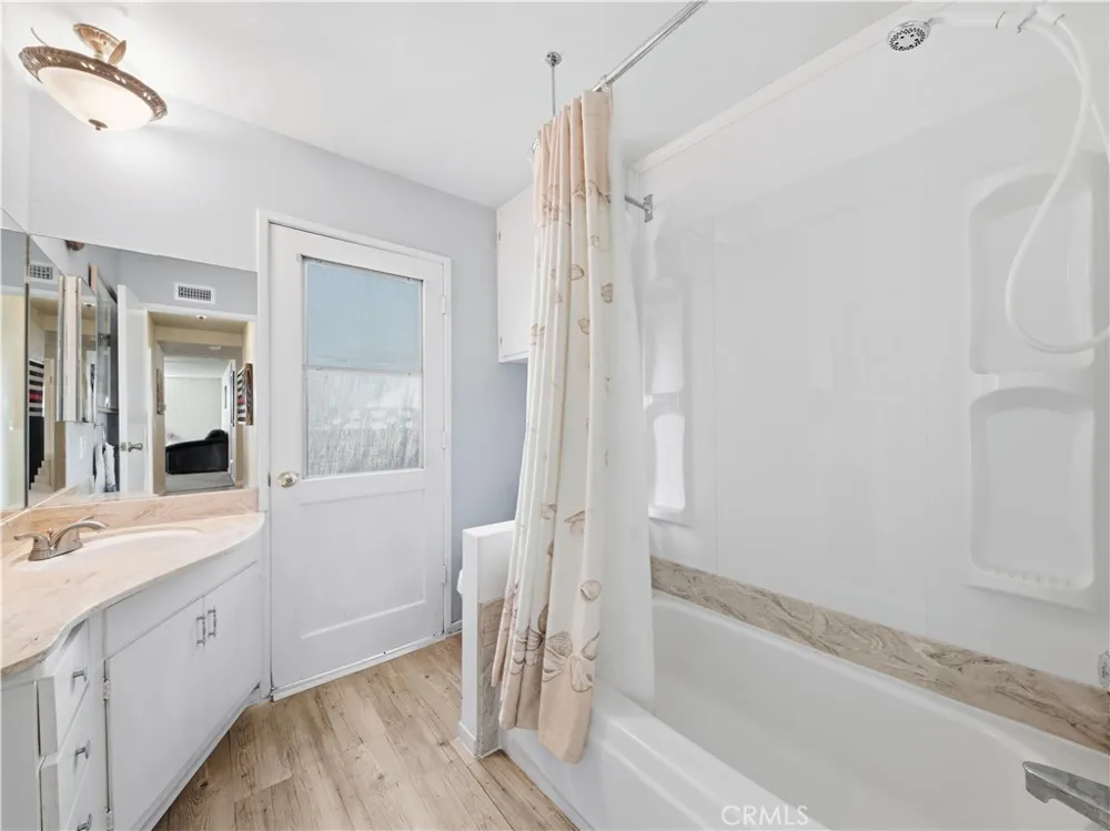 21052 Kingscrest Saugus, CA 91350