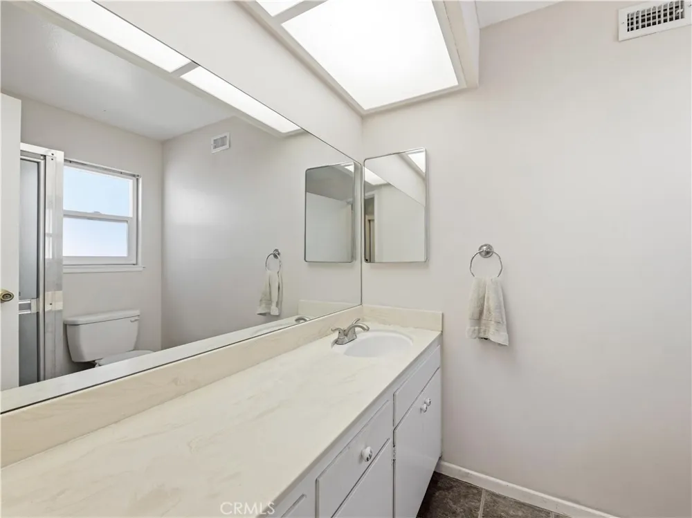 21052 Kingscrest Saugus, CA 91350
