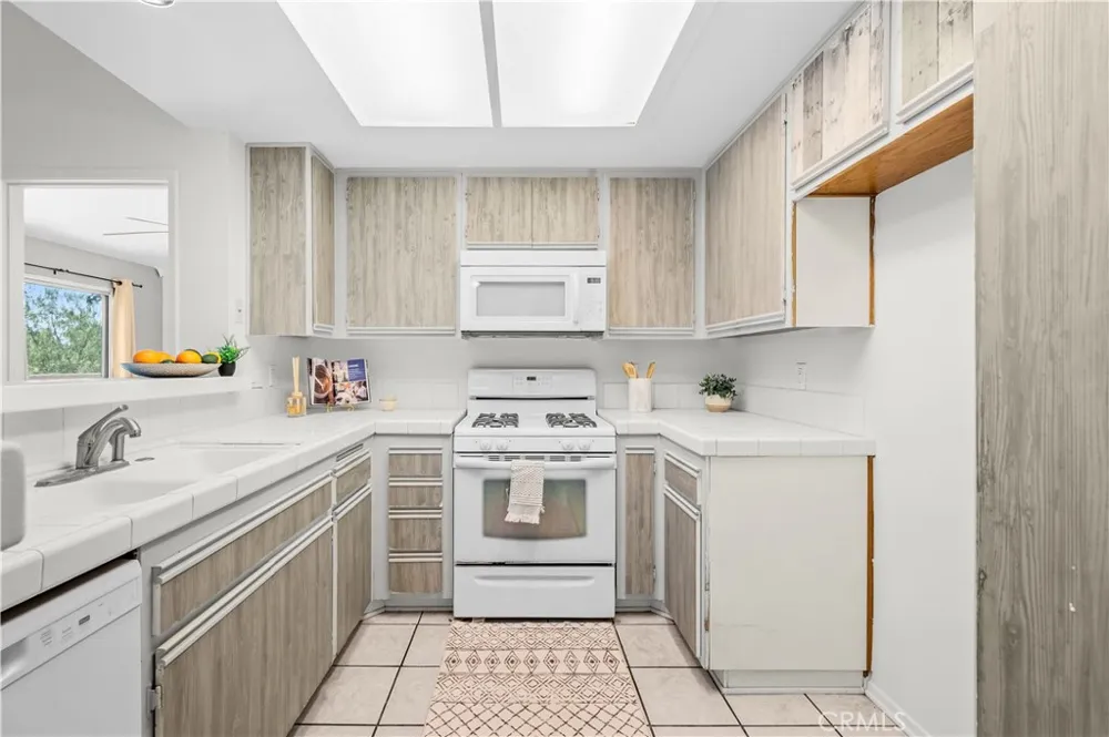 19015 Canyon Summit Lake Forest, CA 92679