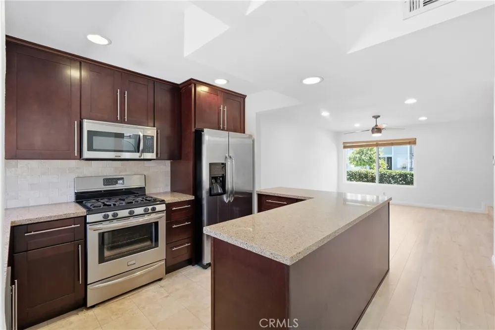 54 Oval Road Irvine, CA 92604