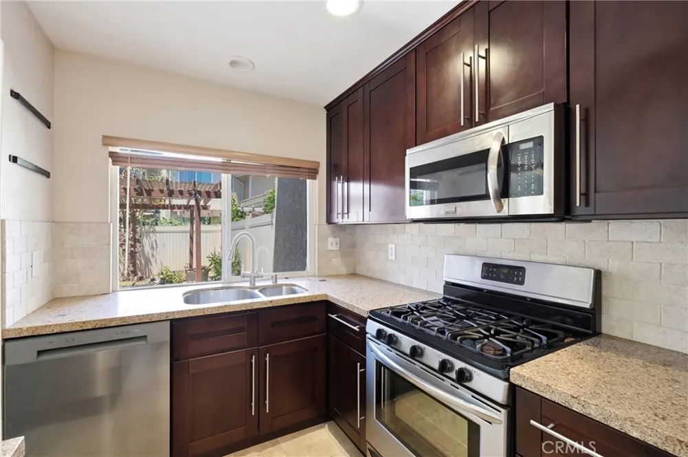54 Oval Road Irvine, CA 92604