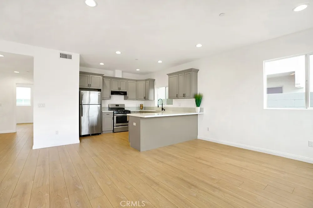 5729 Willow Crest Avenue #5729 North Hollywood, CA 91601