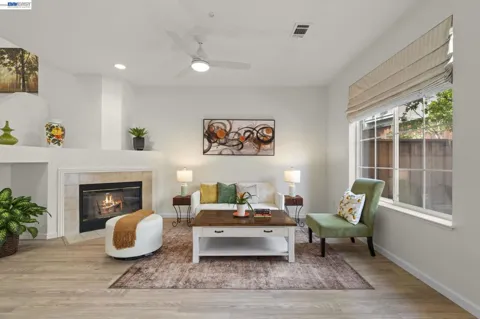 10706 Ian Ln