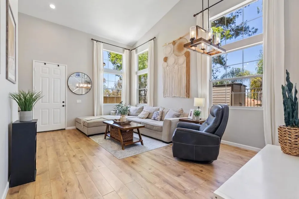 259 Lucia Way Oceanside, CA 92057