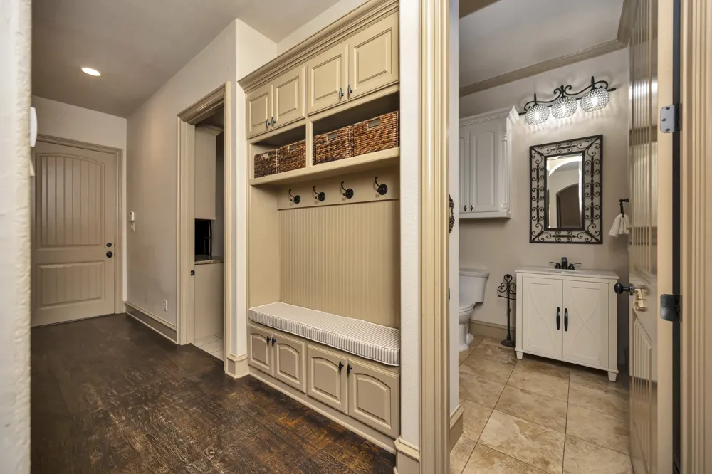 8100 Canyon Oak Drive North Richland Hills, TX 76182