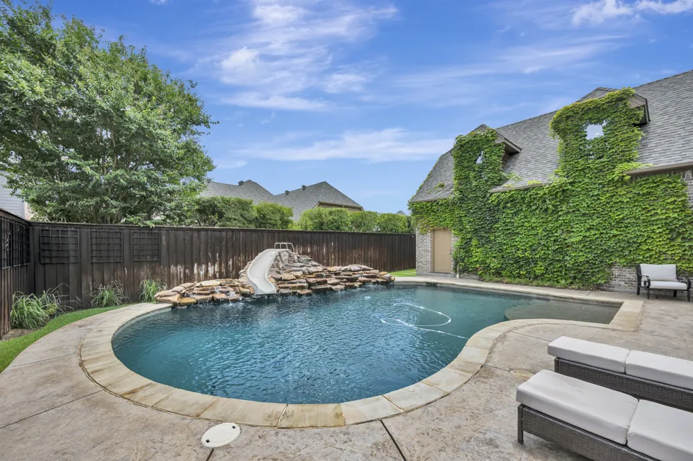 8100 Canyon Oak Drive North Richland Hills, TX 76182