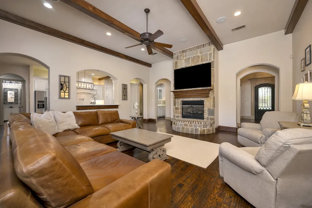 8100 Canyon Oak Drive North Richland Hills, TX 76182