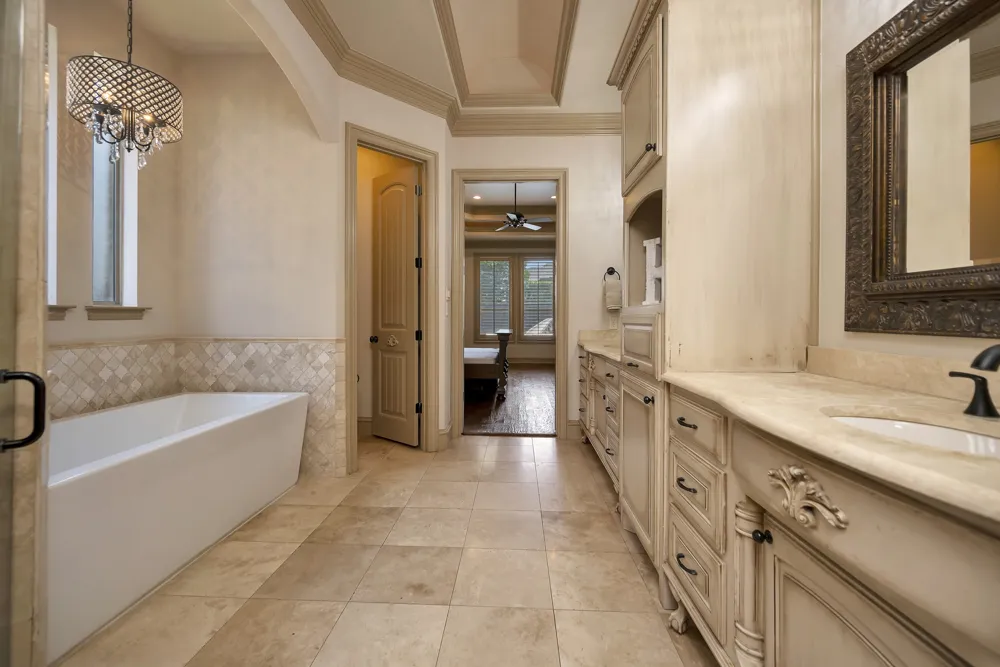 8100 Canyon Oak Drive North Richland Hills, TX 76182