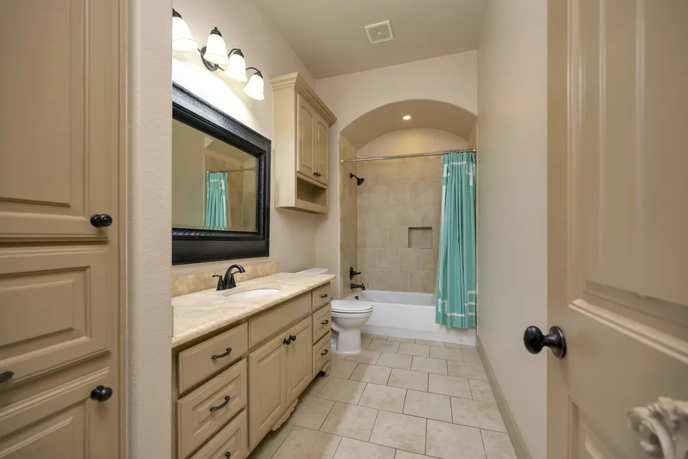8100 Canyon Oak Drive North Richland Hills, TX 76182