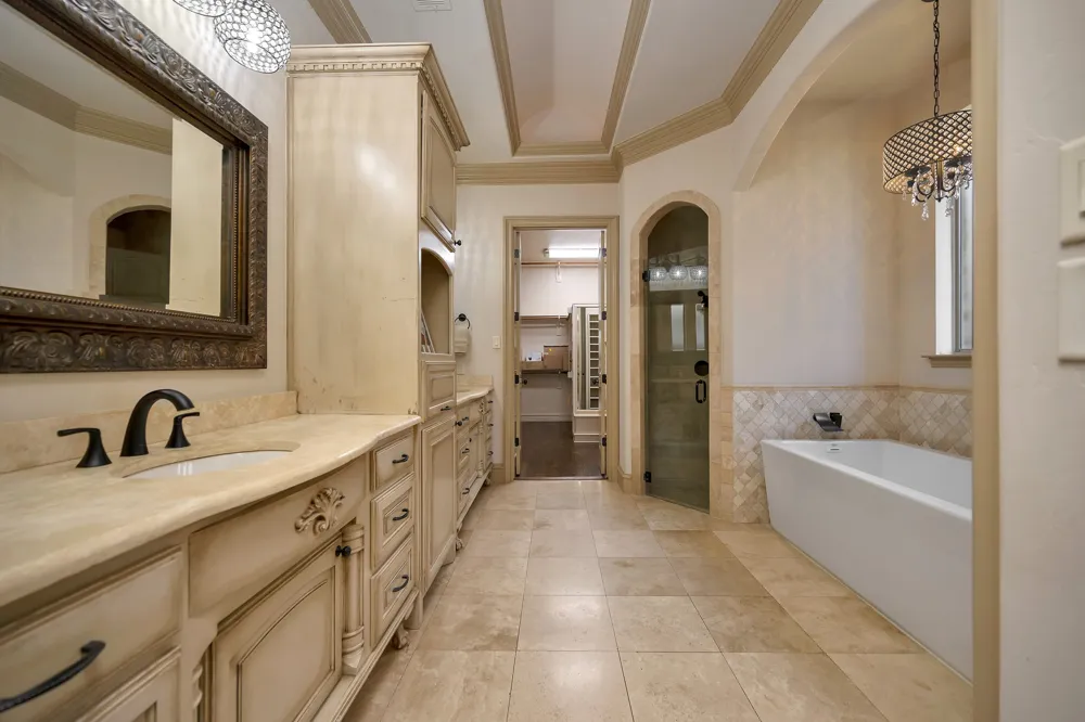 8100 Canyon Oak Drive North Richland Hills, TX 76182