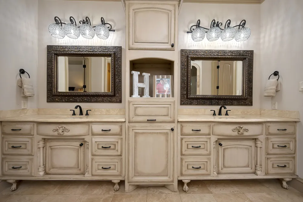 8100 Canyon Oak Drive North Richland Hills, TX 76182