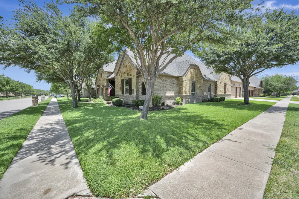 8100 Canyon Oak Drive North Richland Hills, TX 76182