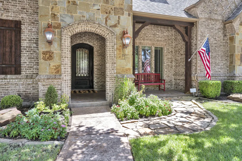 8100 Canyon Oak Drive North Richland Hills, TX 76182