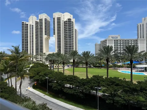 19370 Collins Ave #423