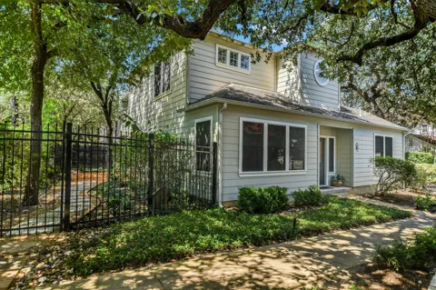 1011 Brodie Street #8