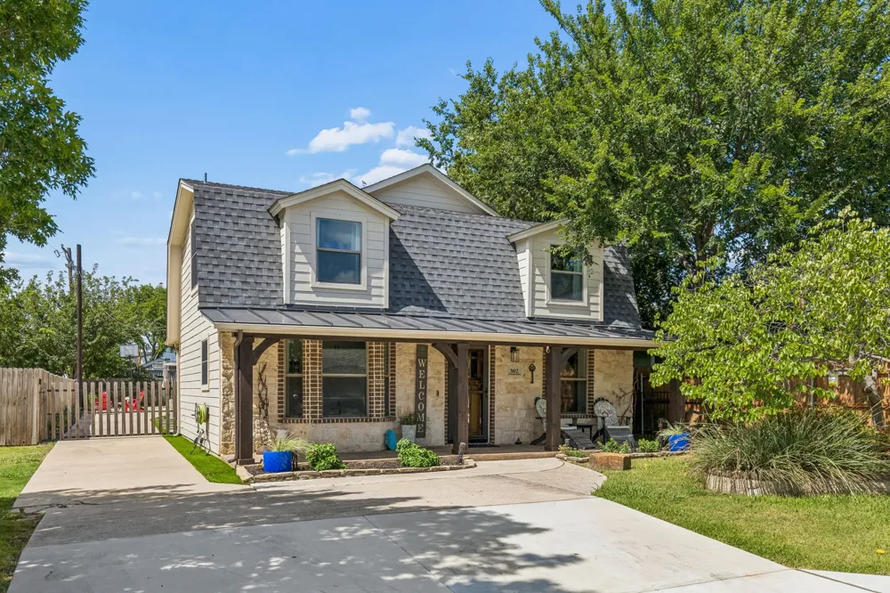 302 Denton Drive Roanoke, TX 76262