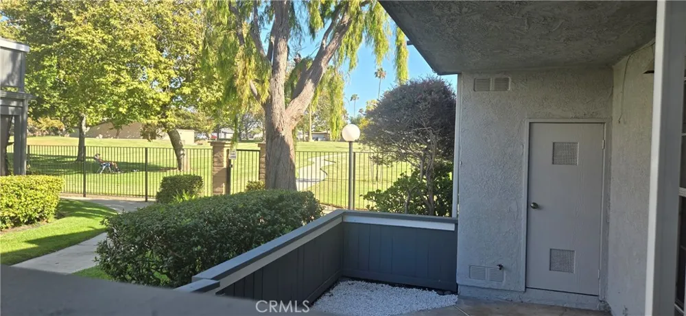 18292 Parkview Lane #104 Huntington Beach, CA 92648