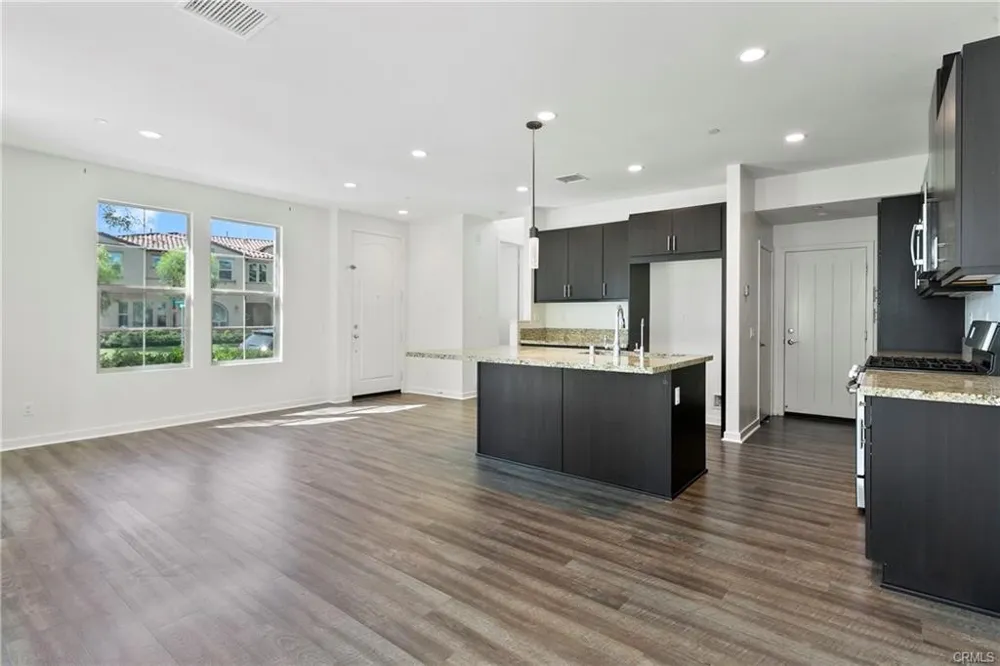 80 Savannah Lake Forest, CA 92630