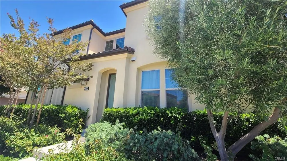80 Savannah Lake Forest, CA 92630