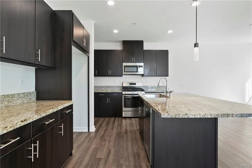 80 Savannah Lake Forest, CA 92630