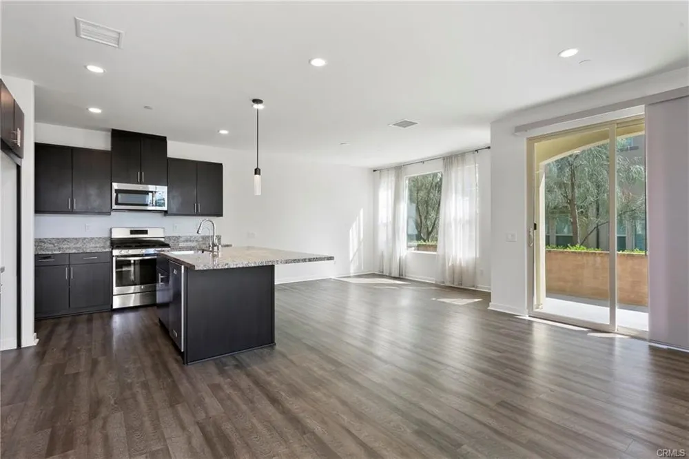 80 Savannah Lake Forest, CA 92630