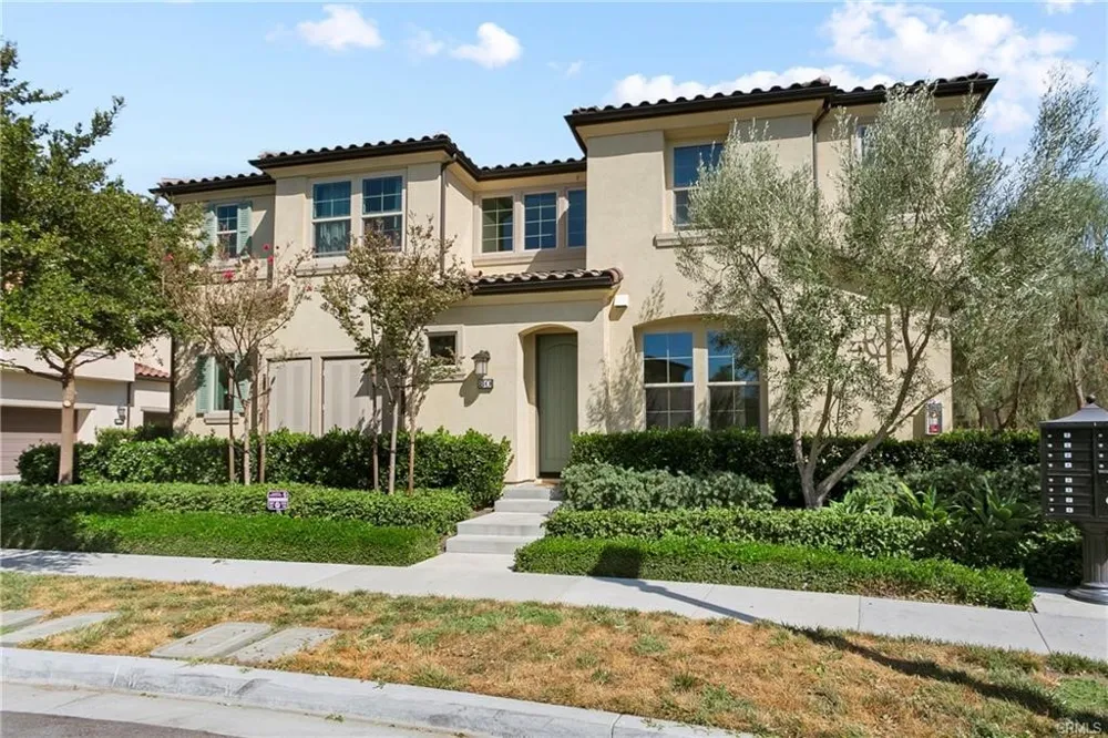 80 Savannah Lake Forest, CA 92630