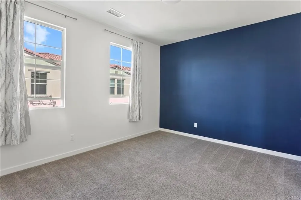 80 Savannah Lake Forest, CA 92630