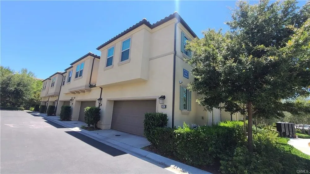 80 Savannah Lake Forest, CA 92630