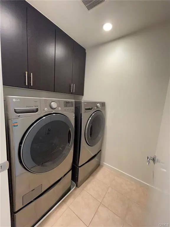 80 Savannah Lake Forest, CA 92630
