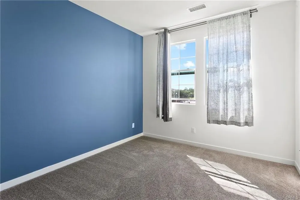 80 Savannah Lake Forest, CA 92630