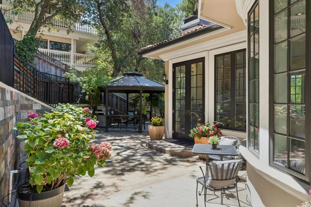 730 S El Monte Avenue Los Altos, CA 94022