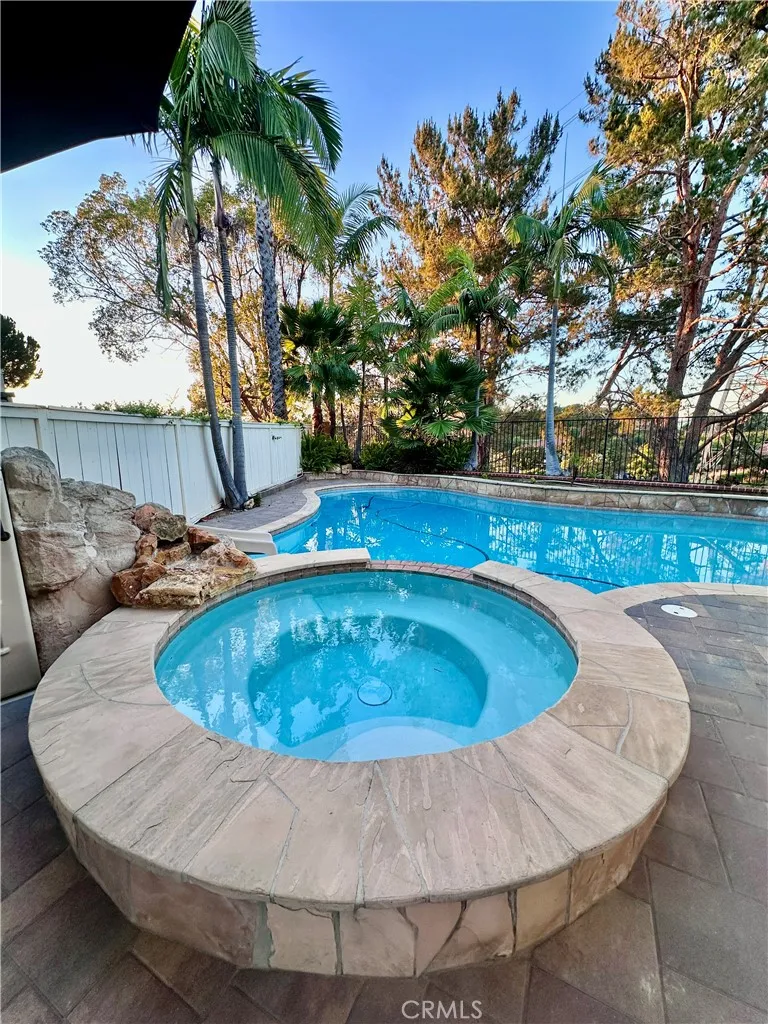 5 Heatherwood Aliso Viejo, CA 92656