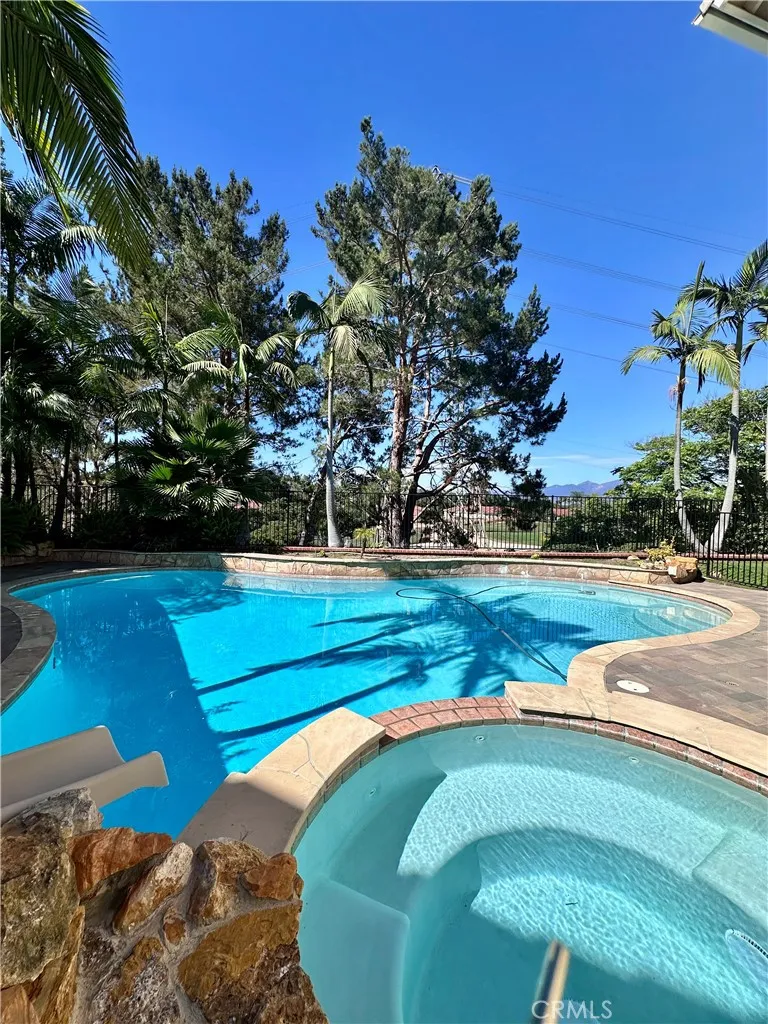 5 Heatherwood Aliso Viejo, CA 92656